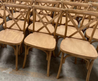 Chaise de ferme empilable pour l'extérieur Chaise de X à dos croisé en plastique et résine de châtaignier
