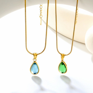 สร้อยคอจี้รูปหยดน้ำ โซ่ทอง ประดับพลอยสีเขียวสีน้ำเงิน ดีไซน์เก๋ เครื่องประดับแฟชั่นสำหรับผู้หญิง สวมใส่ได้ทุกวัน เหมาะเป็นของขวัญ - Product Image 2