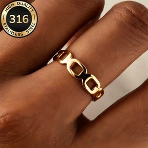 Mode européenne et américaine, bague minimaliste en acier titane style Instagram avec placage or 18 carats, design géométrique irrégulier - Product Image 1