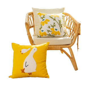 Funda de Almohada Cuadrada con Cierre de Cremallera Reversible, 100% Poliéster, Bordado Nórdico de Patos Amarillos, 18x18 Pulgadas, para Uso en Casa u Hotel - Product Image 1