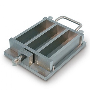 Molde de prismas de tres cavidades de 40x40x160 mm para pruebas de resistencia de prismas de hormigón, cemento y mortero - Product Image 1