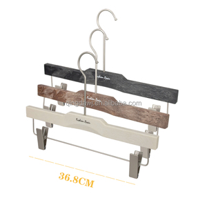 Venta al por mayor de plástico blanco <span class=keywords><strong>resina</strong></span> pantalones percha personalizada abrigo lavandería antideslizante ropa pantalones vaqueros bragas perchas Clip ahorro de espacio - Product Image 1
