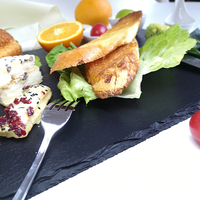 Assiette rectangulaire en ardoise noire avec motif de fromage à steak gravé pour décor de Noël au restaurant ou assiette en pierre Wajila pour la maison