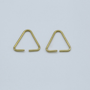 Hebilla Triangular para Joyería, Chapada en Oro de 18K, de Cobre, para Fabricación de Pulseras, Varios Tamaños, Empaque por Lotes - Product Image 3