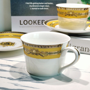 Ensemble de salle à manger de luxe nordique en or, best-seller, avec tasses et soucoupes en céramique inclinées - Product Image 2