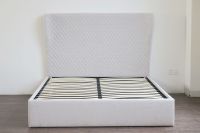 Base de Cama Otomana Tapizada Premium con Respaldo de Ala y Almacenamiento Elevable, Tamaños Queen, King, Full, Twin, Personalizable, Fácil Montaje para Alquiler