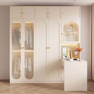 Armoire moderne de luxe avec portes en verre et étagères LED, design de placard intégré sur mesure pour le rangement de la chambre à coucher - Product Image 4