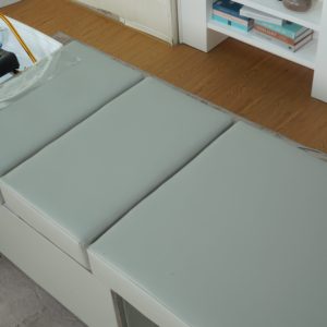 Poltrona da Parrucchiere in Acrilico Grigio Chiaro con Lavabo in Plastica, Circolazione d'Acqua Termostatica e Mobile Contenitore, Design Moderno e Semplice per Saloni di Bellezza - Product Image 5