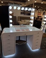Meuble de chambre à coucher : Coiffeuse noire avec miroir LED, table de maquillage, table à langer, matelas, canapés, tapis