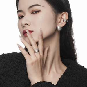 Pendientes <span class=keywords><strong>de</strong></span> tuerca <span class=keywords><strong>de</strong></span> bola <span class=keywords><strong>de</strong></span> <span class=keywords><strong>plata</strong></span> <span class=keywords><strong>de</strong></span> ley S925 <span class=keywords><strong>de</strong></span> diseño único para regalo <span class=keywords><strong>de</strong></span> mujer y Niña - Product Image 5