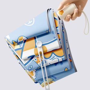 Parapluie Automatique Pliant en Trois Sections avec Poignée Dessin Animé pour Enfants, Logo Personnalisé, Fermeture Anti-Rébond Sécurisée, Protection UPF50, Cadeaux Scolaires et de Vente au Détail - Product Image 3