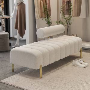 Tabouret long en velours de luxe style nordique, design touches de piano, avec pieds en métal, fait main et personnalisable, pour salon, chambre, salon de manucure, espace chaussures - Product Image 1