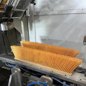 Máquina automática CNC de 5 ejes, 2 perforaciones <span class=keywords><strong>y</strong></span> 1 máquina para hacer mechones, cerdas de <span class=keywords><strong>mano</strong></span> de madera, máquinas para hacer cepillos - Product Image 3