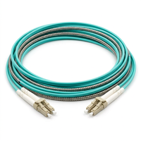 Câble de brassage fibre optique blindé Xinhaoze OM3 LC-LC Duplex 10G 50/125m LSZH résistant à l'écrasement pour centre de données FTTH FTTB FTTX