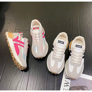 Baskets plateforme épaisses pour femme, style jogger rétro années 70, avec empiècements décoratifs à double bande latérale en <span class=keywords><strong>V</strong></span> de couleur assortie - Product Image 4