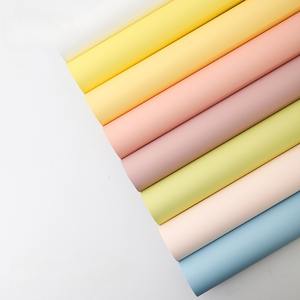 Rouleaux de papier d'emballage pour bouquet de fleurs en <span class=keywords><strong>film</strong></span> mat épaissi en soie 7.5 Papier d'emballage imperméable de couleur unie Papier d'emballage floral - Product Image 3