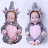Öffnende Augen, geschlossene Augen, Zwillings-Babypuppen, 25 cm, realistische, lebensechte Reborn-Jungenpuppe, Begleiter-Spielset für Kinder