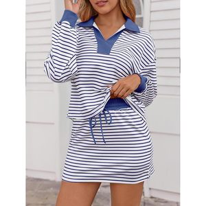 Ensemble 2 pièces rayé pour femme, haut à manches longues et jupe-short, respirant, pour yoga et détente, col rabattu, en coton et élasthanne - Product Image 2