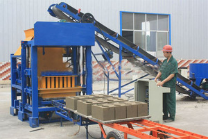 Machine à fabriquer des blocs de béton allemands QTF4-25 Video Hollow Breeze Hess la plus populaire - Product Image 5