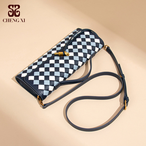 حقيبة سهرة نسائية جديدة فاخرة بنمط مربعات، حقيبة أنيقة بنمط شبكي ماسي، حقيبة كتف واحدة متعددة الاستخدامات - Product Image 5