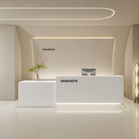 Bureau de réception incurvé tendance couleur crème avec rangement, mobilier de bureau pour magasins de vêtements, salons de beauté, bureaux (matériau MDF)