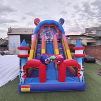 Château gonflable Yuedong avec toboggan, aire de jeux, parc de dessins animés, double piste d'escalade et toboggan sec