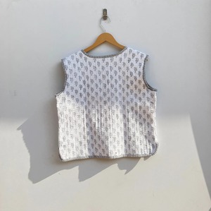 Chaleco Unisex Reversible Acolchado de Algodón Transpirable y Ecológico, Estampado a Mano con Bordado Floral, Ligero para Usar en Capas - Product Image 6