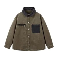 Chemise ample avec col en denim contrastant et poche plaquée, poche poitrine zippée, patte de boutonnage à 5 boutons