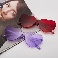 UNOC 2026 Lunettes de soleil tendance pour femme, monture cœur oversize, pour photographie de rue, cœur pêche en gelée, mignonnes et amusantes