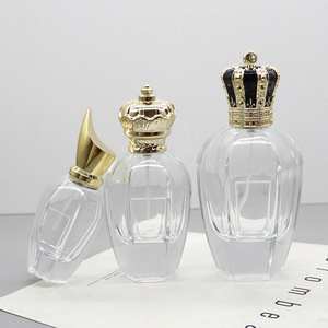 Flacons de parfum en verre transparent de forme irrégulière de 50 ml, flacons de pulvérisation cosmétique vides à clipser avec un design non emballé pour la recharge - Product Image 3