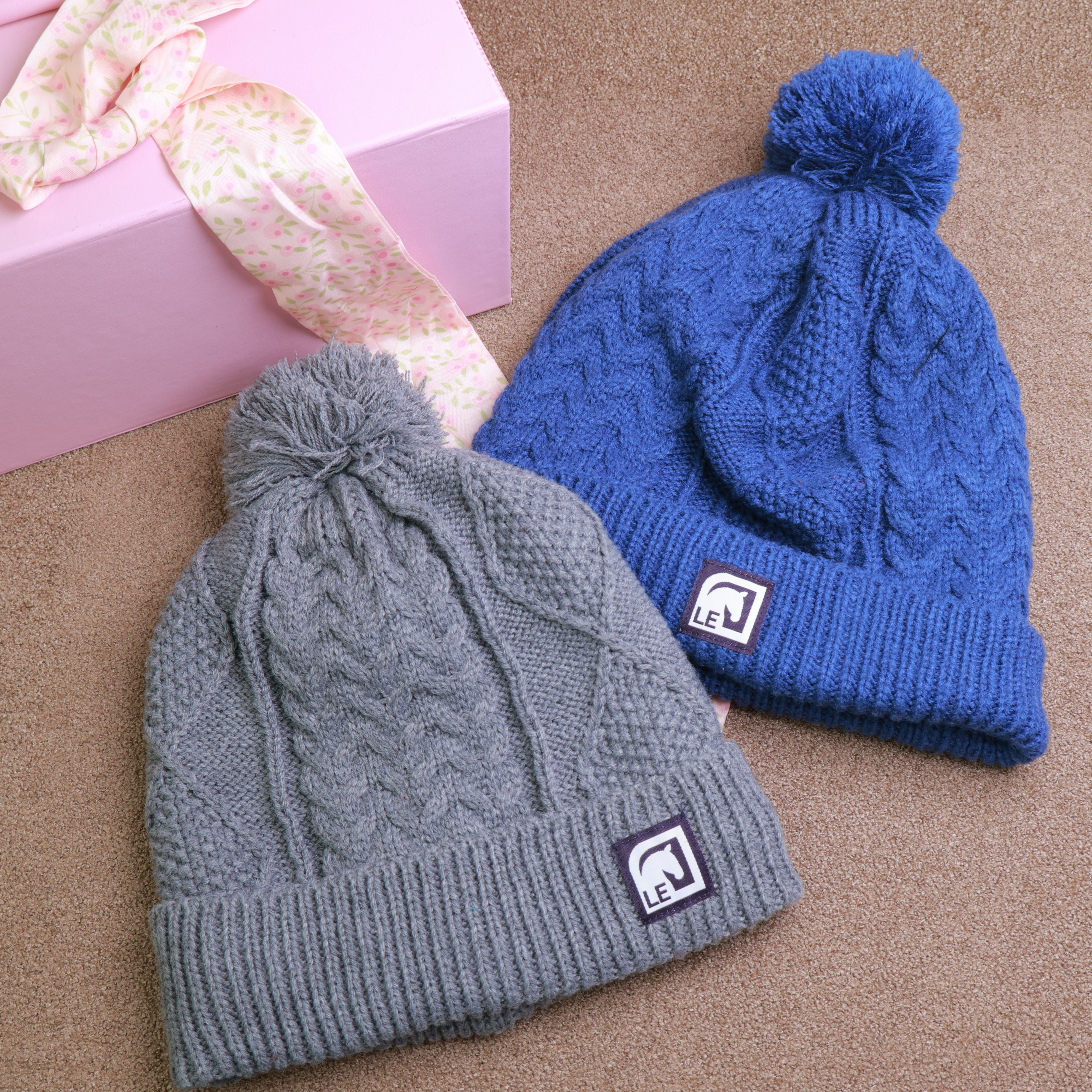 6-panel pom-pom cuffed knitted hat