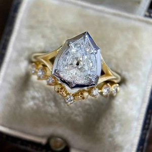 Set di Anelli a Goccia in Due Pezzi per Donne, Elegante Gioiello di Design per Matrimonio e Fidanzamento - Product Image 1