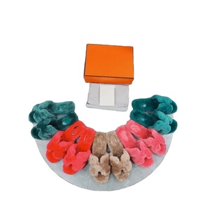 Nouvelles pantoufles décontractées en velours duveteux style fée coréenne 2026 pour femme, avec oreilles de lapin mignonnes et papillon, pour l'extérieur et la chaleur. - Product Image 1