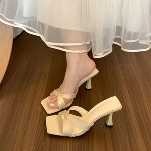 Zapatos elegantes para fiestas, estilo charol - tacones de aguja negros con punta en pico y sandalias para mujer - Product Image 3