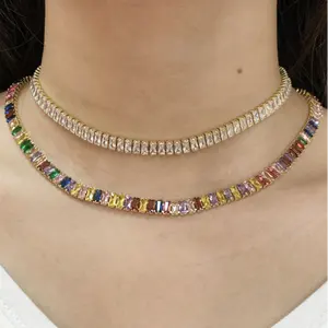 Vente en gros et au détail, collier carré tridimensionnel brillant et coloré avec micro diamants en cristal et cuivre