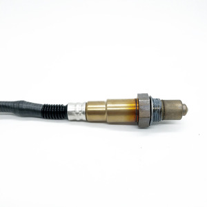 Sensor de Oxígeno Suzuki 18213-56KB0 para Repuesto de Convertidor Catalítico de Tres Vías - Product Image 1