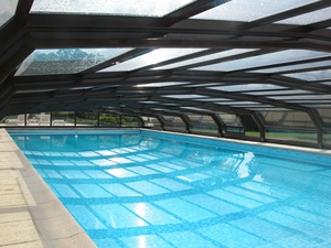 Recinto <span class=keywords><strong>de</strong></span> piscina retráctil automático con techo <span class=keywords><strong>de</strong></span> vidrio templado para villas Hoteles y apartamentos Sunrooms y casas <span class=keywords><strong>de</strong></span> vidrio - Product Image 3