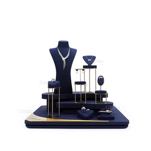 Présentoir de Luxe Personnalisé pour Bijoux en Métal – Support de Rangement pour Bagues, Boucles d'Oreilles et Colliers – Buste de Présentation de Bijoux - Product Image 1