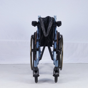 Fauteuil roulant manuel en alliage d'aluminium léger, pliable, portable, pour usage domestique et extérieur - Product Image 4