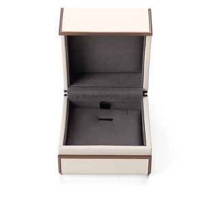 2024 cao cấp tùy chỉnh PU da màu vàng tùy chỉnh bao bì đồ trang sức Hộp nhẫn - Product Image 5