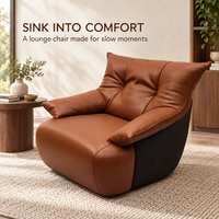 Fauteuil pivotant moderne en similicuir avec structure en bois et garnissage en plumes, idéal pour salon et projets hôteliers