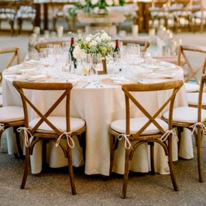 Chaise de banquet empilable en bois à dossier croisé, durable, <span class=keywords><strong>pour</strong></span> restaurant, hôtel, <span class=keywords><strong>mariage</strong></span>, mobilier moderne d'extérieur <span class=keywords><strong>pour</strong></span> <span class=keywords><strong>ferme</strong></span> et maison, vente en gros - Product Image 1