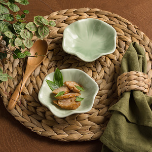 Plat à sauce en porcelaine Feuille de Lotus, compatible micro-ondes, sous glaçure, design moderne et minimaliste pour hôtels, restaurants et usage domestique - Product Image 4