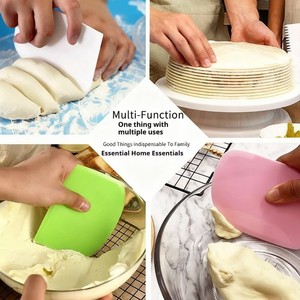 Grattoir à pâte métallique robuste et essentiel pour la mesure et le raclage précis de la pâte dans la fabrication professionnelle du pain commercial - Product Image 2