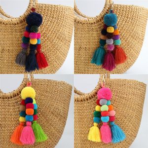 Prodotto più venduto in alibaba Mix di colore pompon nappa portachiavi borsa decorativa con nappa frangia portachiavi - Product Image 1