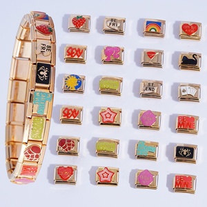 สร้อยข้อมือชาร์มสไตล์อิตาลีชุบทอง 18k ยอดนิยม สร้อยข้อมือชาร์มรูปหัวใจน่ารักพร้อมตัวอักษร ทำจากสแตนเลส - Product Image 1