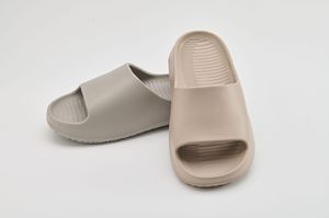 Sandales de plage personnalisées avec logo, en EVA à mémoire de forme, à bout ouvert, colorées, pour hommes - Product Image 5