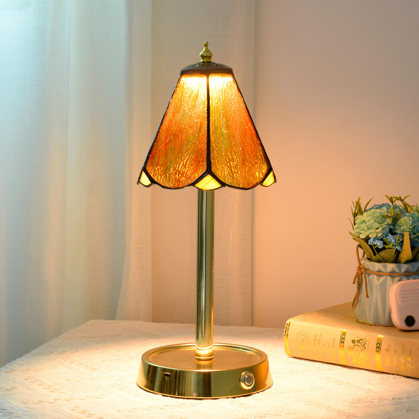 Modern Battery Operated LED Table Lamp for Bedroom or Living Room, image size:1600x1600