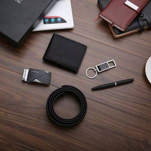 Coffret Cadeau d'Affaires Exclusif : Ceinture en Cuir, Porte-clés, Stylo et Portefeuille Personnalisés avec Impression Numérique - Idéal pour Promotion d'Entreprise - Product Image 2