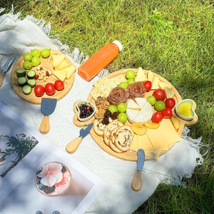 Planche à fromage en bambou avec ensemble d'outils, idéal pour un cadeau de maison neuve, la Saint-Valentin, un anniversaire, ou comme plateau à charcuterie en bambou pour viandes et fromages. - Product Image 5